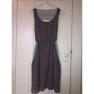 Flowered short-sleeve dress